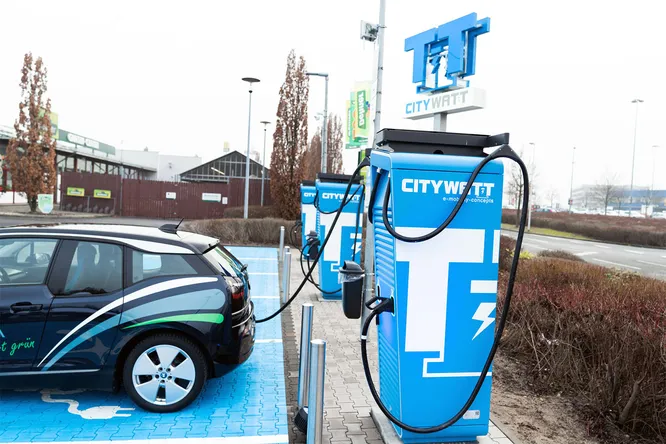 Öffentliche Ladesäule, die eine THG-Prämie ermöglicht